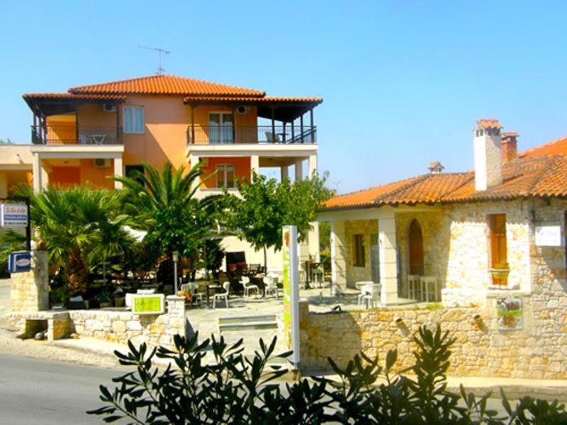 Sivilla Studios Afytos Buitenkant foto