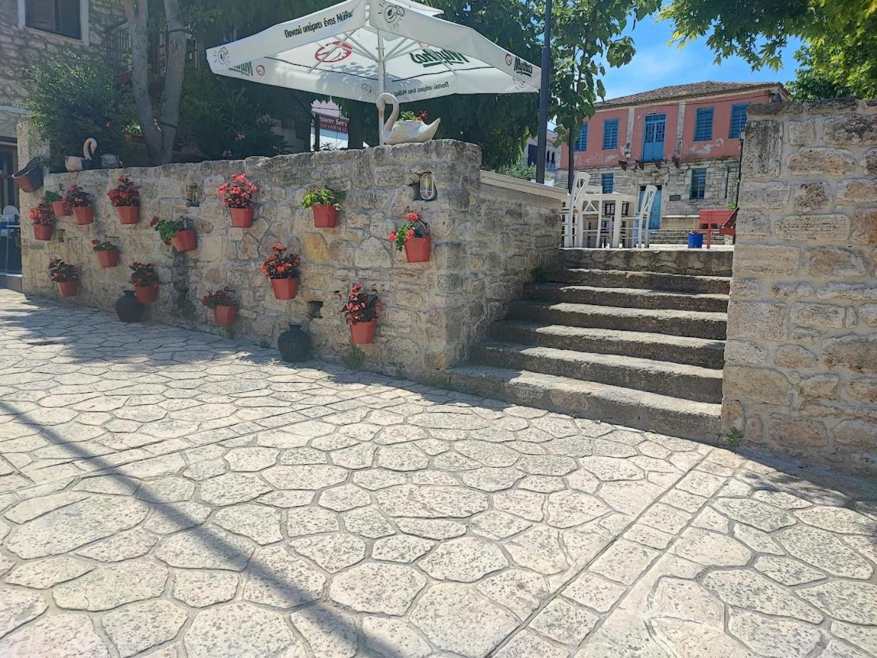 Sivilla Studios Afytos Buitenkant foto